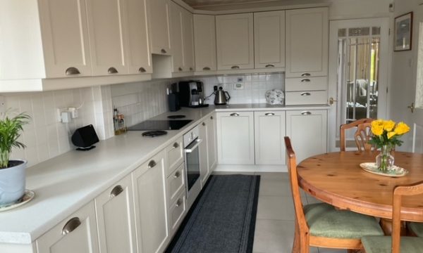 Should A Kitchen Island Be The Same Height As The Worktops?