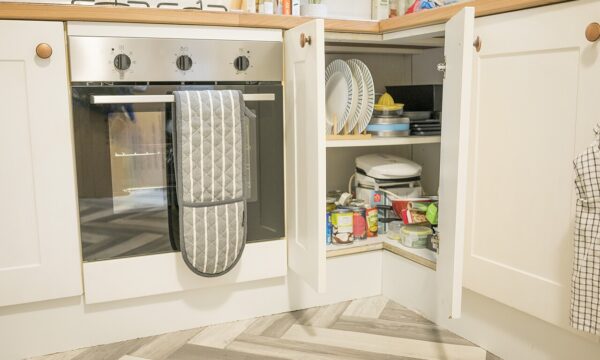 Clever Kitchen Storage Solutions for a Clutter-Free Space